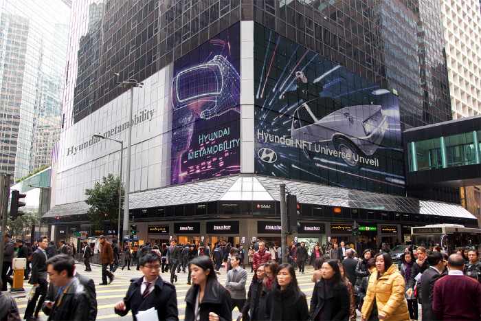 koamic's tweet photo. • What does Hyundai mean by meta-mobility?

 - Connecting real-world movement with the metaverse via robots and 'Metamobility'
Also this robots that move people and things beyond imagination and limitation.

"Great deeds are usually wrought at great risks."

#Hyundai_NFT #NFT https://t.co/rKBtAGLha0