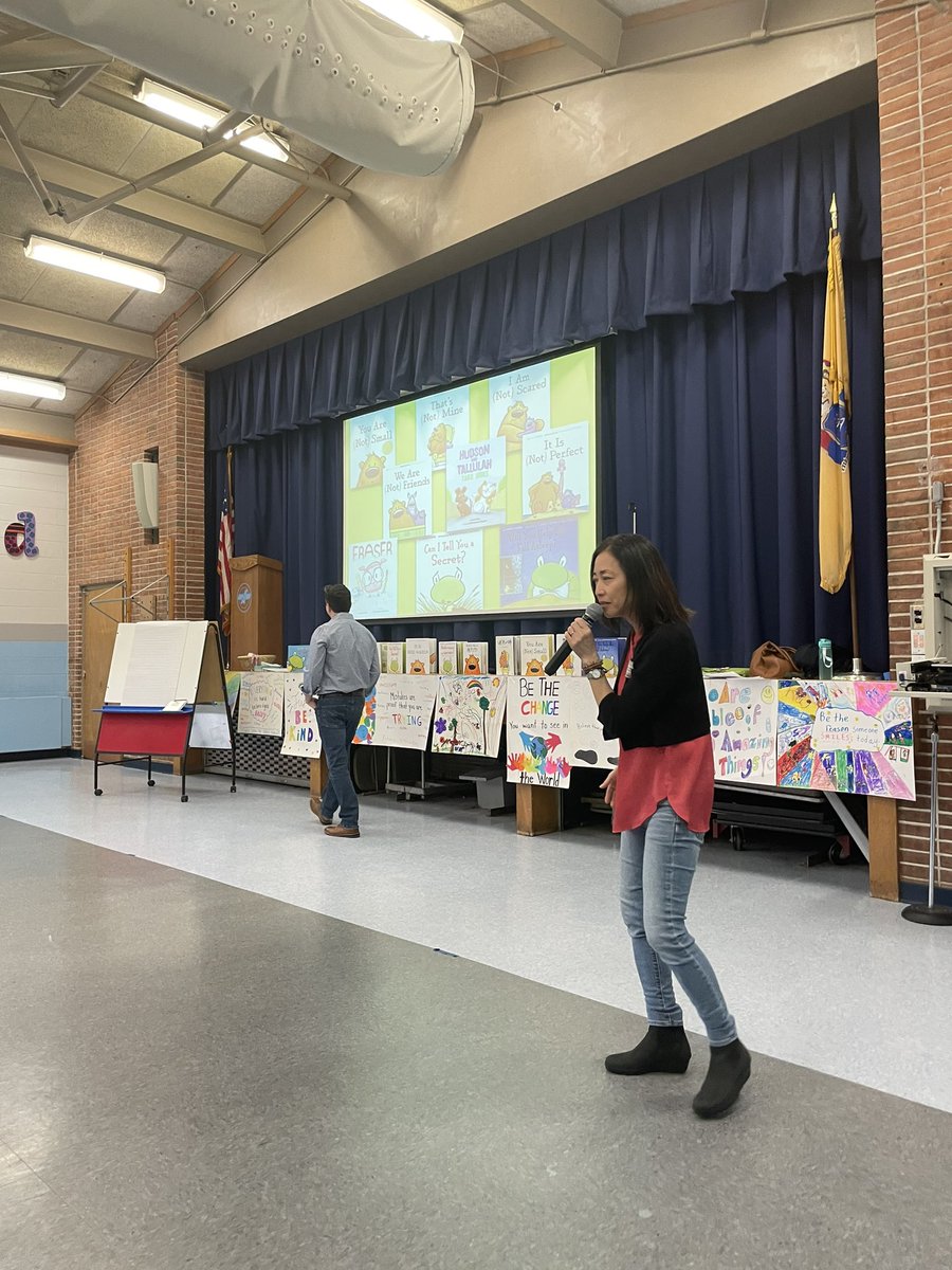 MahwahMediaCntr's tweet photo. Great experience today for @MahwahGW ! The author/illustrator duo provided spectacular presentations on the book making process and how your imagination can turn into stories. So thankful for _@TheMSF_ for the grant and GWHSO for all of their support! #movingschoolsforward https://t.co/ujHEtjUDzo