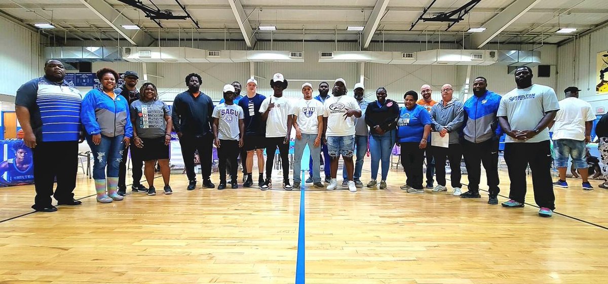 darvis_brandon's tweet photo. Congrats fellas on signing. Keep pushing….. https://t.co/zswlnWF2TN
