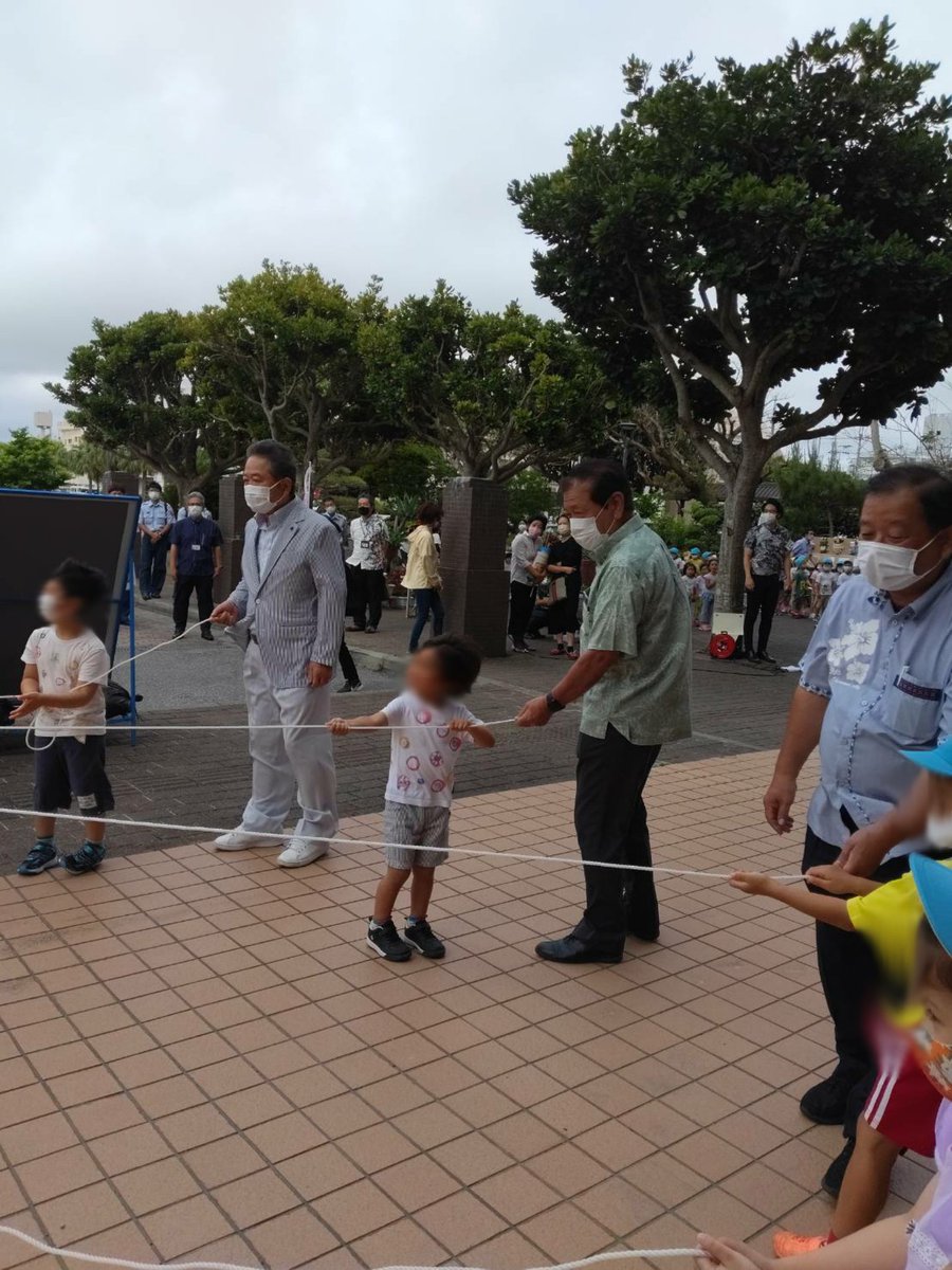 🎏鯉のぼり掲揚式🎏

かわいいちびっ子たちと、沖縄市役所に鯉のぼりを揚げました。
風を受けて元気に泳いでいます。

こども達も鯉のぼりのように元気に育ってね🙂

#沖縄市 #鯉のぼり