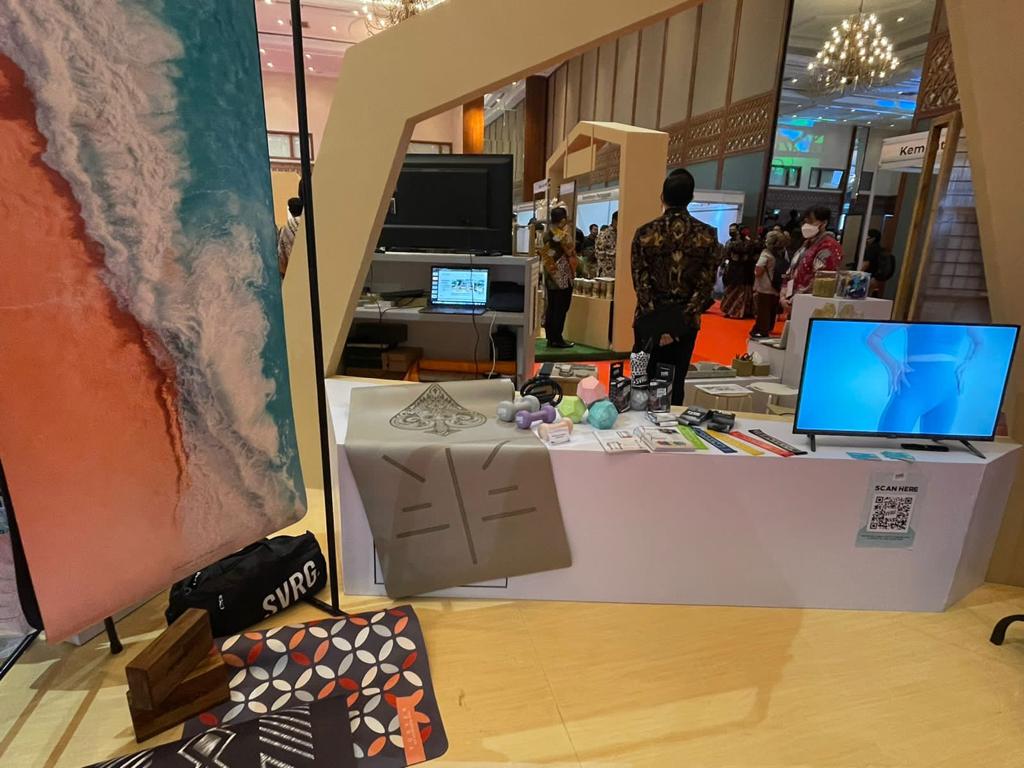 “Kami menyakini bahwa kita sanggup untuk menjadi penyedia produk dan jasa pemerintah. UMKM bukan lagi ngurusin kripik, rapat, krupuk, dodol, batik, aki. Akan tetapi kita sudah mulai masuk juga teknologi,” tuturnya. 
#BanggaProdukUMKM 
#UMKMJadiPrioritas
<a href="/KemenkopUKM/">Kemenkop UKM</a>