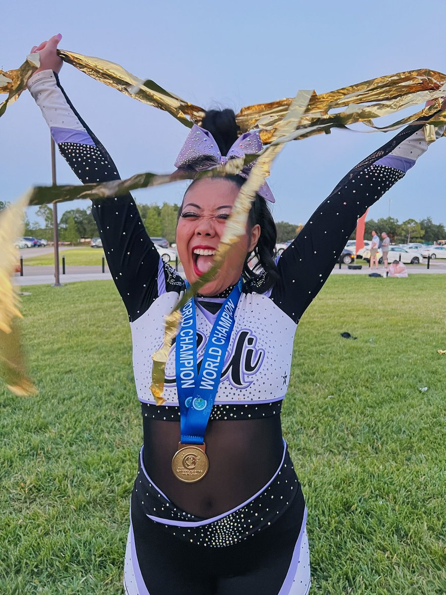 morgan_pheng's tweet photo. IM A 2022 WORLD CHAMP BABY😭💜💍 DREAMS REALLY DO COME TRUE https://t.co/XzVFdPFiVB