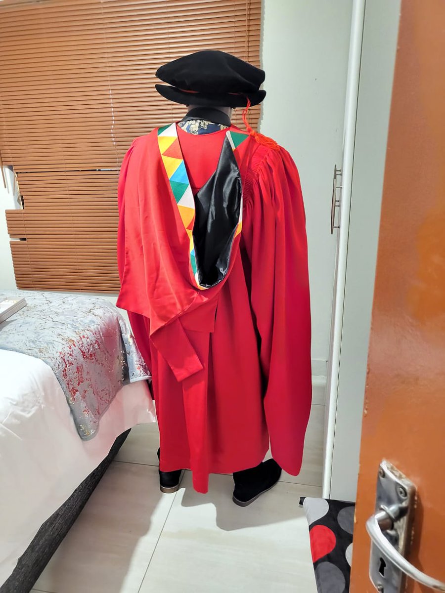 nkala_BA_MGI's tweet photo. Congratulations to the  #class2022 @edu_vos. The day has come for our gradutes walk that walk. It is exciting that our institute @edu_vos accommodated #class2019 and #class2020 to be part of this wonderful celebration 🍾. It is face to face graduation 😀 😄 😊 ❤ https://t.co/PPotiLydob