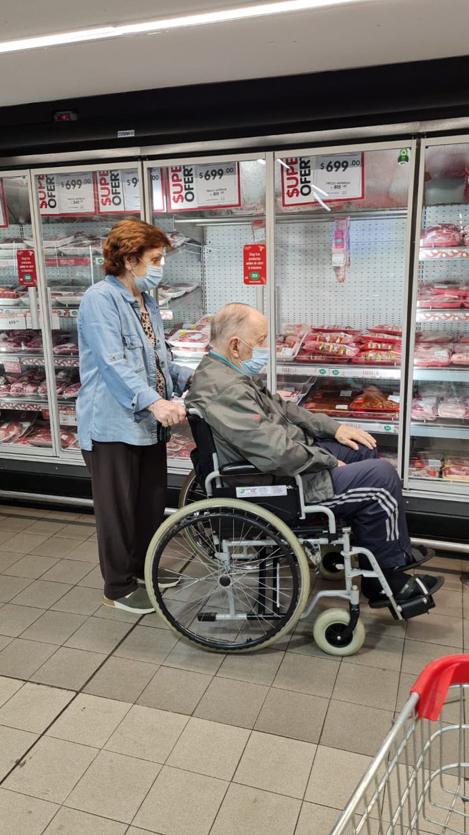 EmilioJuritsch's tweet photo. Abuelos Teo y Juana, todo lo que está bien en ésta vida! https://t.co/CydMIy7RCF
