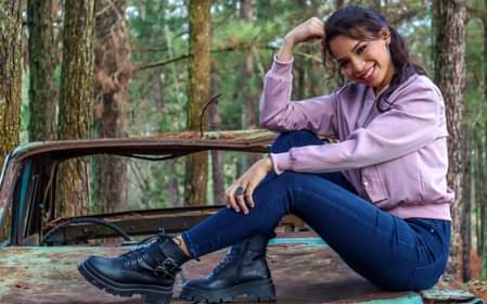Biiiieen preciosa mor <a href="/Angiefloreshn/">Angie Flores 💙🎶💜</a>  ya al fin nos das señales ya te extrañabamos tanto tantísimo 🥺🤗🤗 love you 💙💙💙