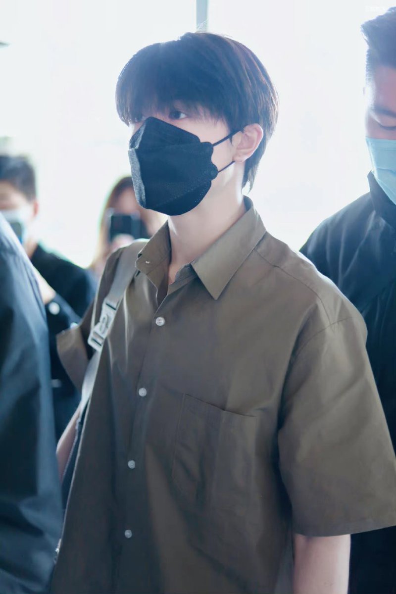 KEPAT_ID's tweet photo. 260422 | 🍑🍉
🛫

Have a safe flight, Paipai!~💕

©花展呓语·0517x1020 
📎https://t.co/lUw7cBLZ4r

#เคอแพท #Kepat #PP6D https://t.co/DT3ZjZ7uUy