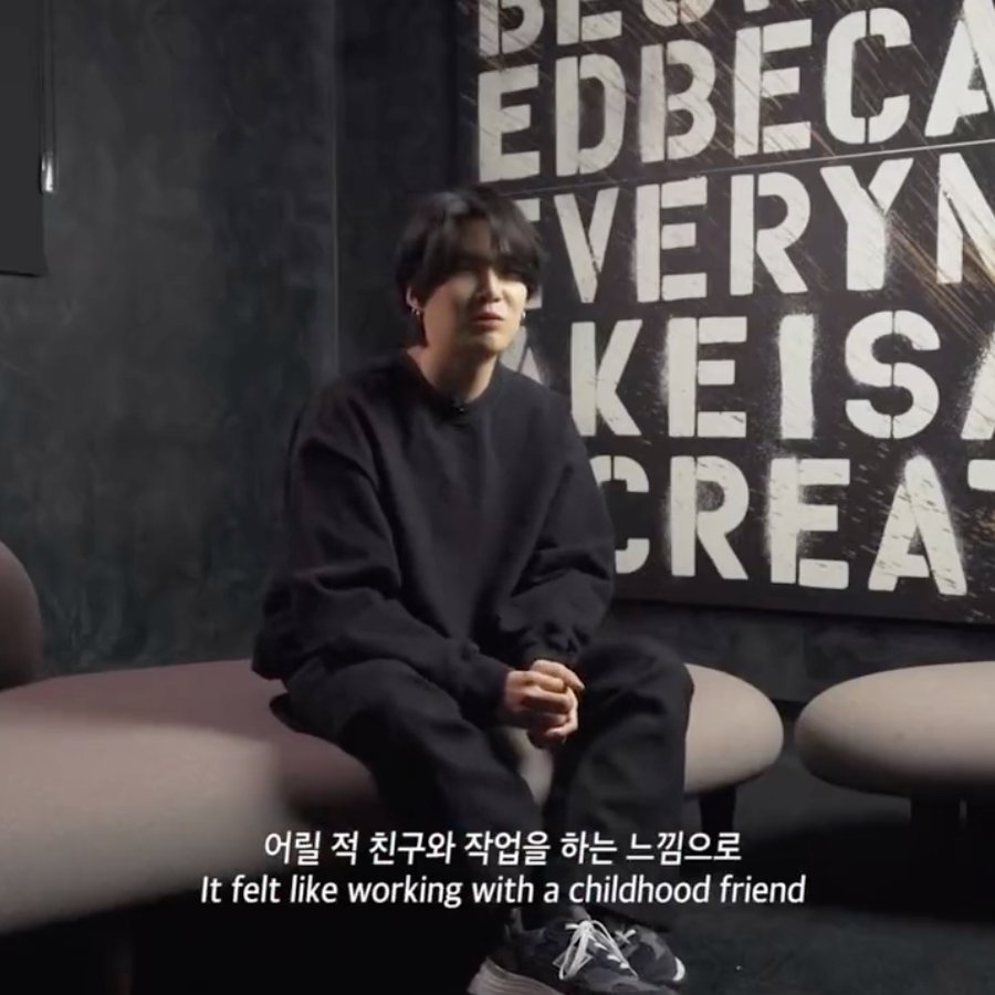 — #SUGA hablando sobre cómo se sintió al trabajar junto a PSY

🐱: Al principio, porque es muchos años mayor que yo y alguien muy respetado en el negocio (industria musical), estuve bastante nervioso. Me sentí como si trabajará con un amigo de la infancia [..]