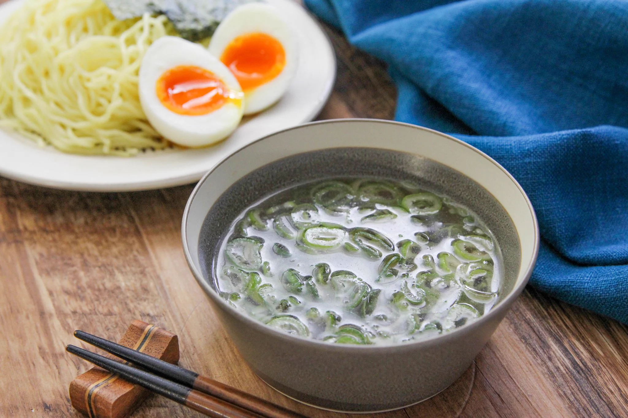 余った焼きそば麺をつけ麺に！？家にある調味料で即席つけ麺が作れちゃう♪
