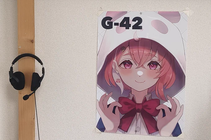 @Gosyu_VT ヘッドセットくんと比べるとこのサイズ感ですね
周りの画角に比べるもの無いや 