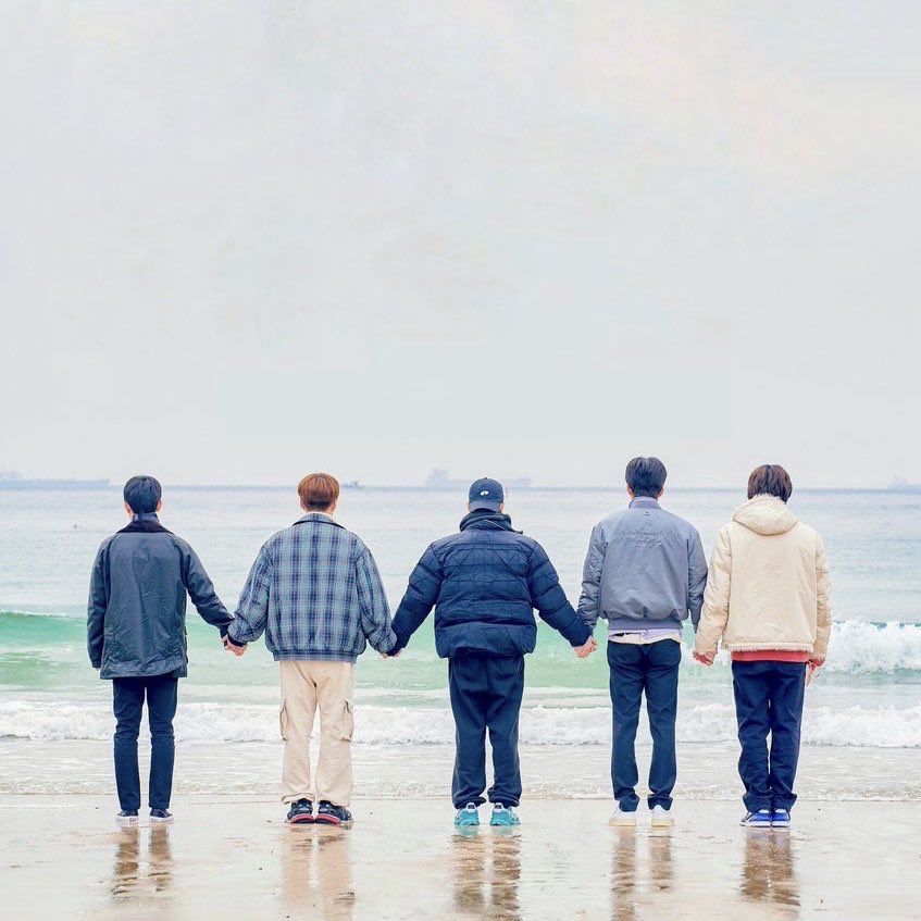 poppopoppop55's tweet photo. รูปซ้าย EXO Showtime ปี 2013 รูปขวา EXO ladder 2022 ผ่านไป 9 ปี เห็นแล้วทำไมน้ำตาซึม 🥺🥺🥺🥺🥺 https://t.co/COjGmEKaeO