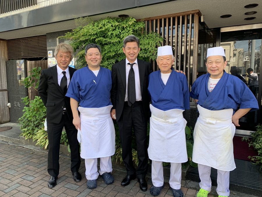 さすがスター キング カズ ヤス兄弟が寿司店で 神対応 ブラックスーツの強烈オーラ反響 カッコ良すぎる フットボールゾーン 2