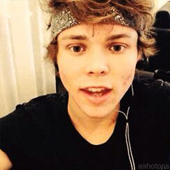 bandana ashton supremacy ! (@bandanashton) on Twitter photo 