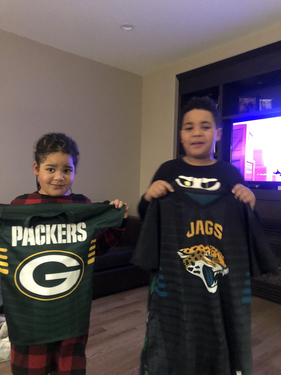 bjizzle56's tweet photo. It was like Christmas for my kids when I handed them there @RYFFL jerseys tonight… Tis the season!!! #ryffl #Packers #Jaguars #NFL https://t.co/KvqMyhjS9Q