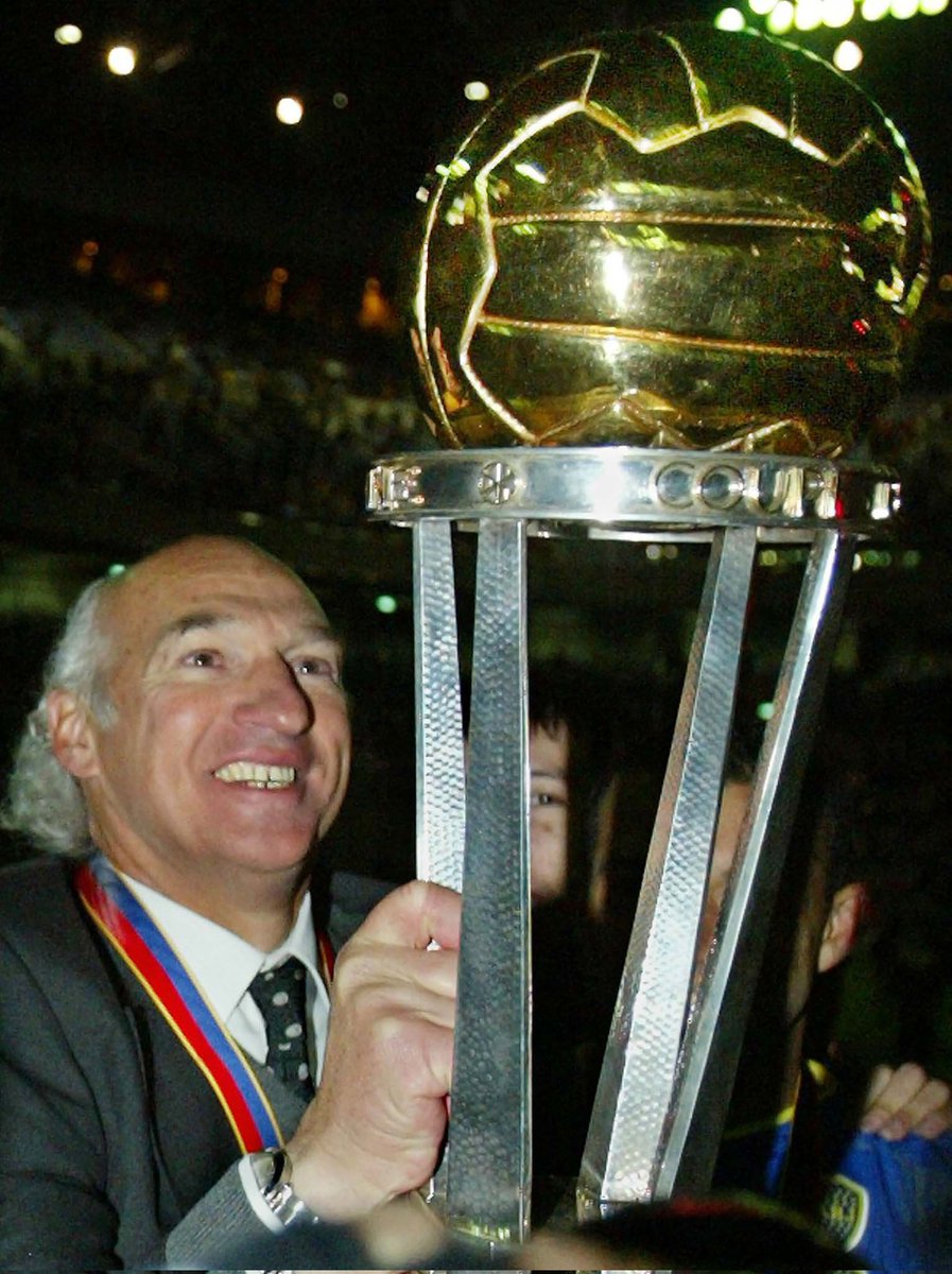 MarceloMerkato's tweet photo. ¿Cómo vas a ganar 4 Libertadores y 3 Intercontinentales? ¿Estás demente? Feliz cumpleaños Virrey querido. La Boca te ama hasta el final de nuestras vidas. https://t.co/mZHsti8Xqo