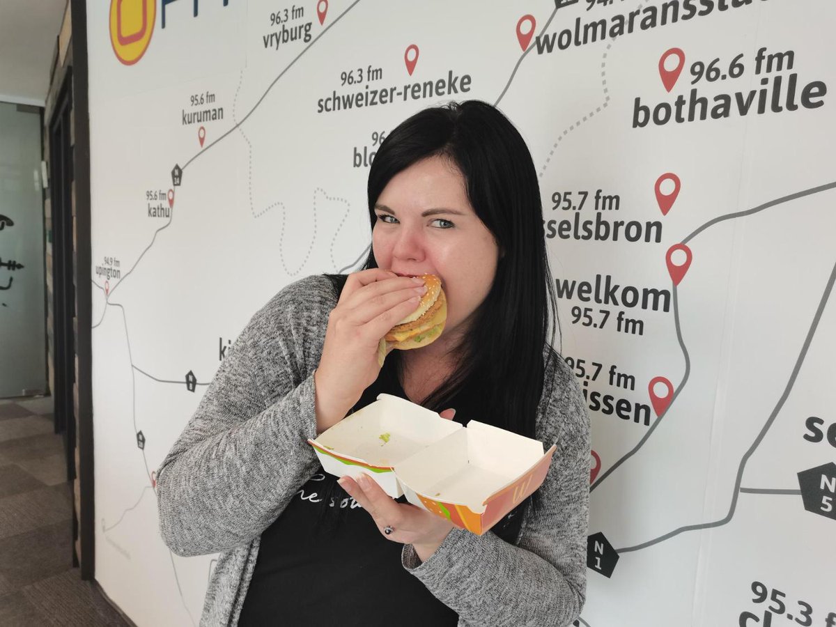 OFMNuus's tweet photo. It’s your last chance to bag R5000 cash with your #ChickenBigMac selfie! The winner will be announced on #OFMJoyride on 27 April 2022. See how to enter here: https://t.co/SuvAqLf7PZ #McDeezNazoMeals. @McDonalds_SA– I’m lovin’ it! https://t.co/ubcNsccw1z