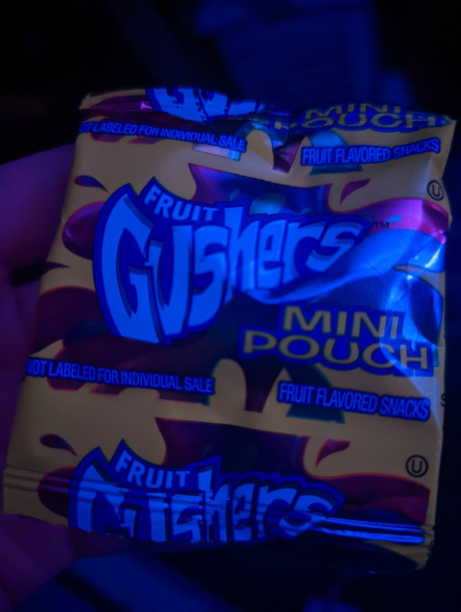 Awild__tiger's tweet photo. @gushers why do you need a mini pouch. Not a single person ever said they wanted less gushers. https://t.co/35Mi1fvrU8