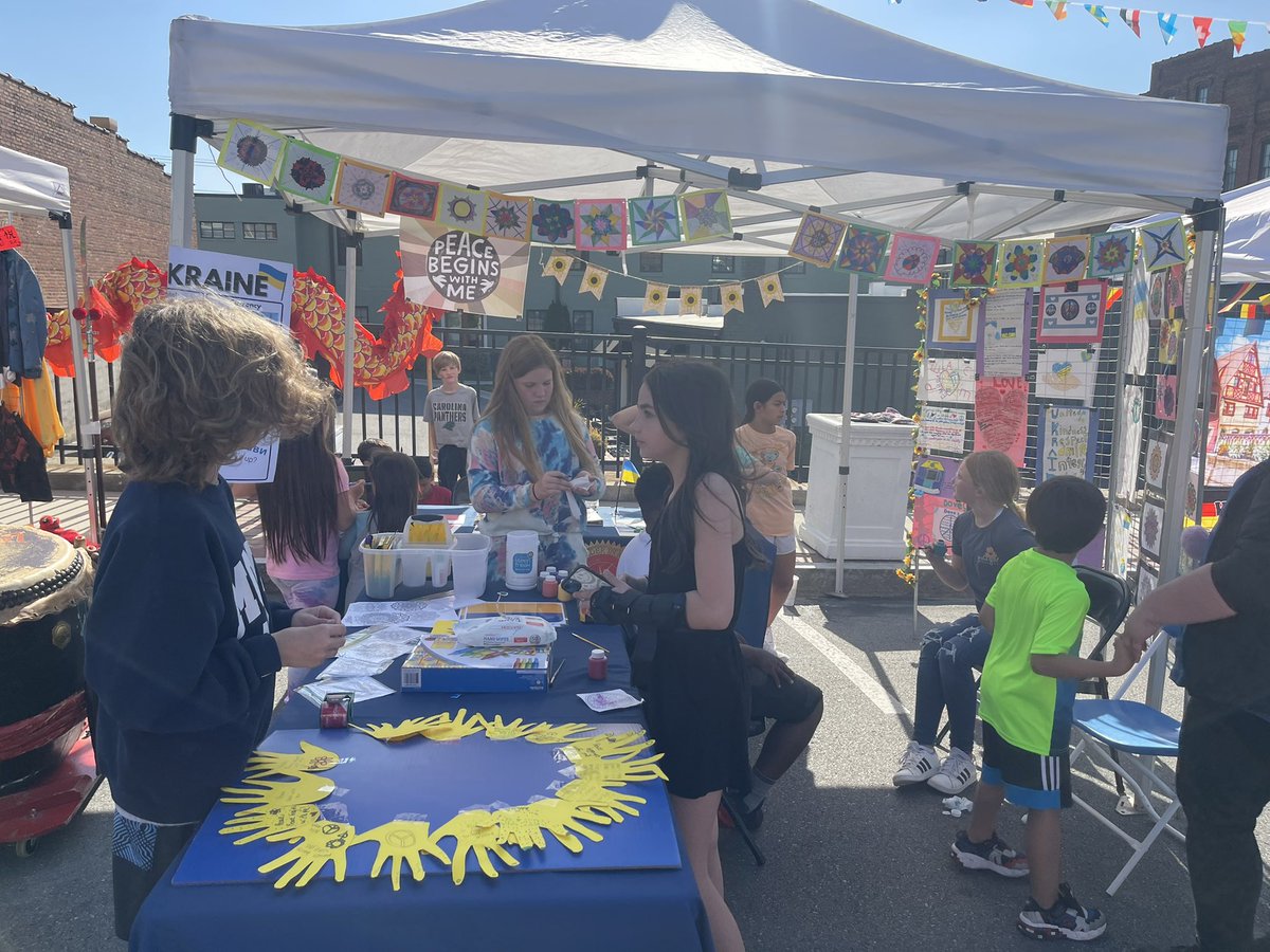 _CandiceHaynes's tweet photo. Thank you to all who made Peacefest amazing! 🔆🐻💙🎶✌️🏼 @HHMACSMUSIC @MissRoberts34 @JodiWilmoth @ClaireDraughn @MACSchools #JOleaders #PeaceBeginswithMe https://t.co/r3K1udJ9WV