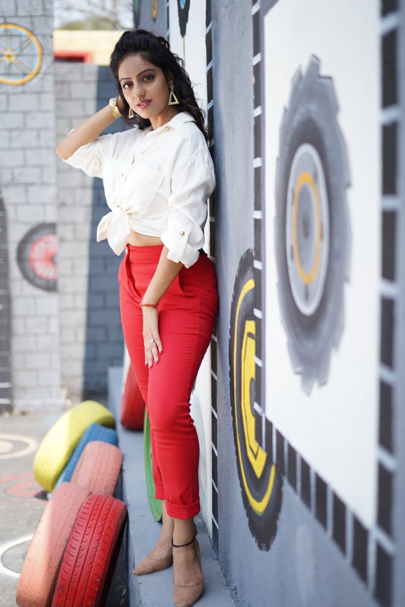 deepikasingh150's tweet photo. Be obsessed with getting comfortable with your skin.
.
.
#📷 @sunilvish12
#hair @kanizfatima_123
#managedby @lacelebrite05
#location @thefocuscitystudio
#photography #posing #deepikasingh https://t.co/ZmTeKIhvjo