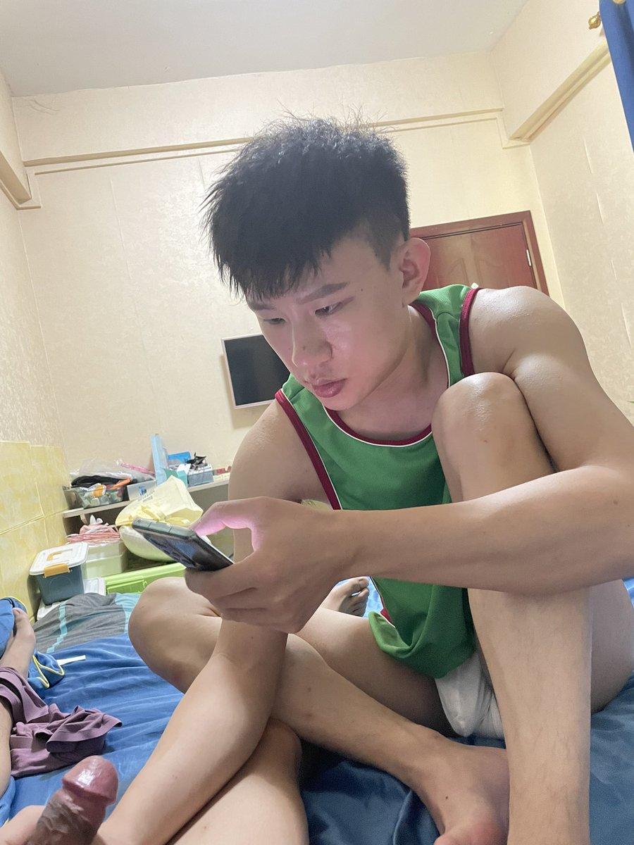 baihemia's tweet photo. 这个主播小哥哥怎么样？ https://t.co/2fojN5rKgv