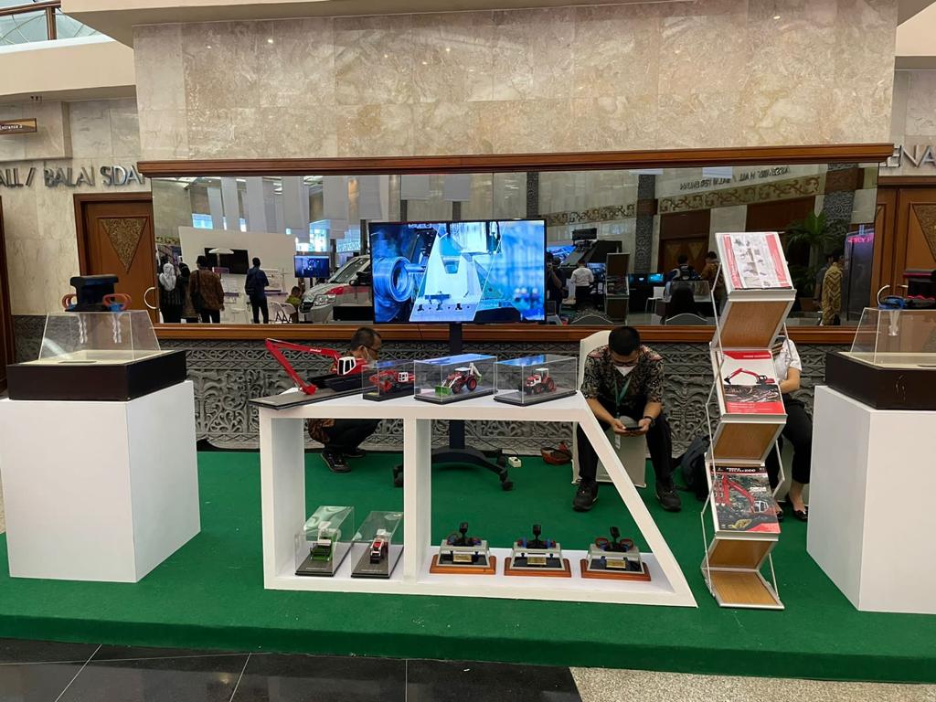 “Bagi kami kementrian koperasi ini adalah momentum bagi kebangkitan UMKM untuk meningkatkan produk aktifitasnya dan meningkatkan kualitasnya.#BanggaProdukUMKM 
#UMKMJadiPrioritas - alat UMKM-
🙌🙌