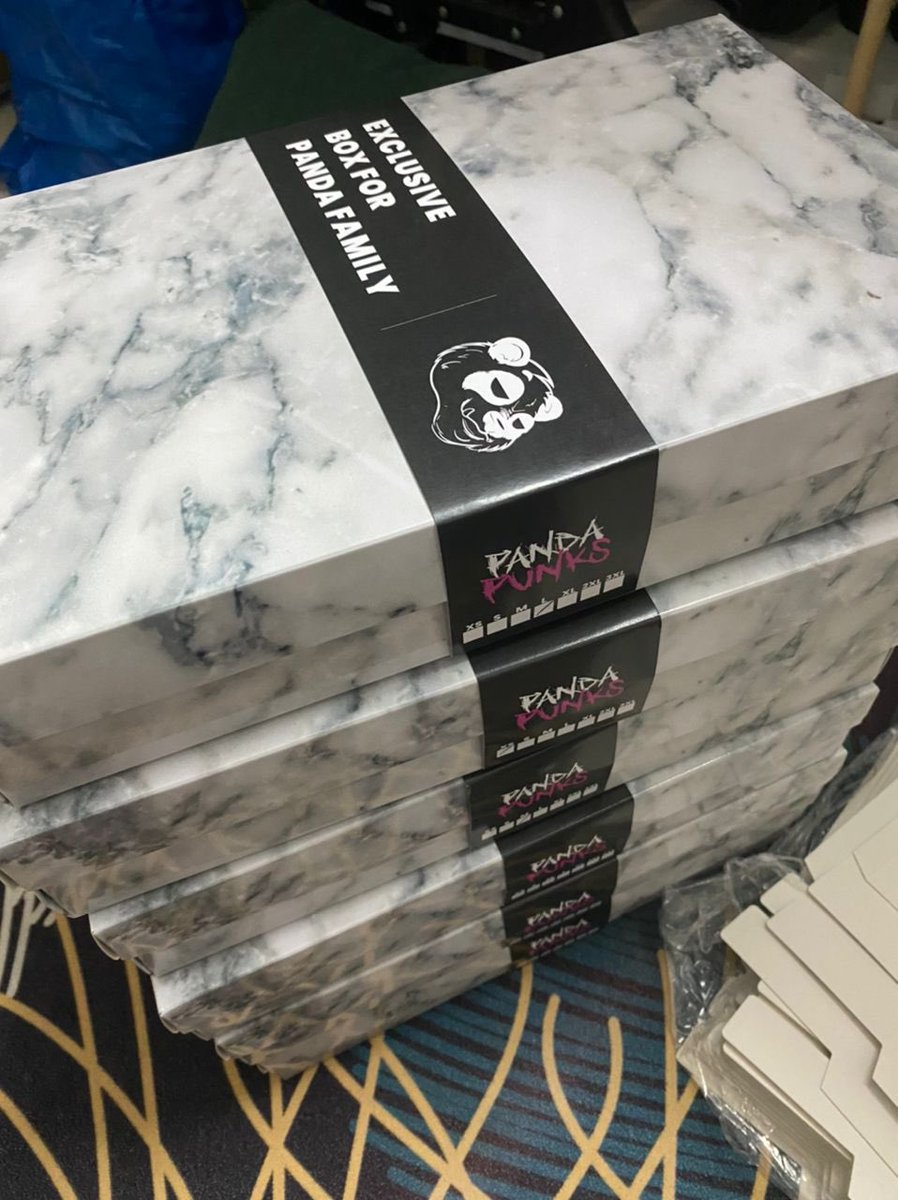 Posting these special limited edition merchandise to our holders 🐼

Might celebrate the Hari Raya with PP. Flex it 🙌🏻

Let’s go!