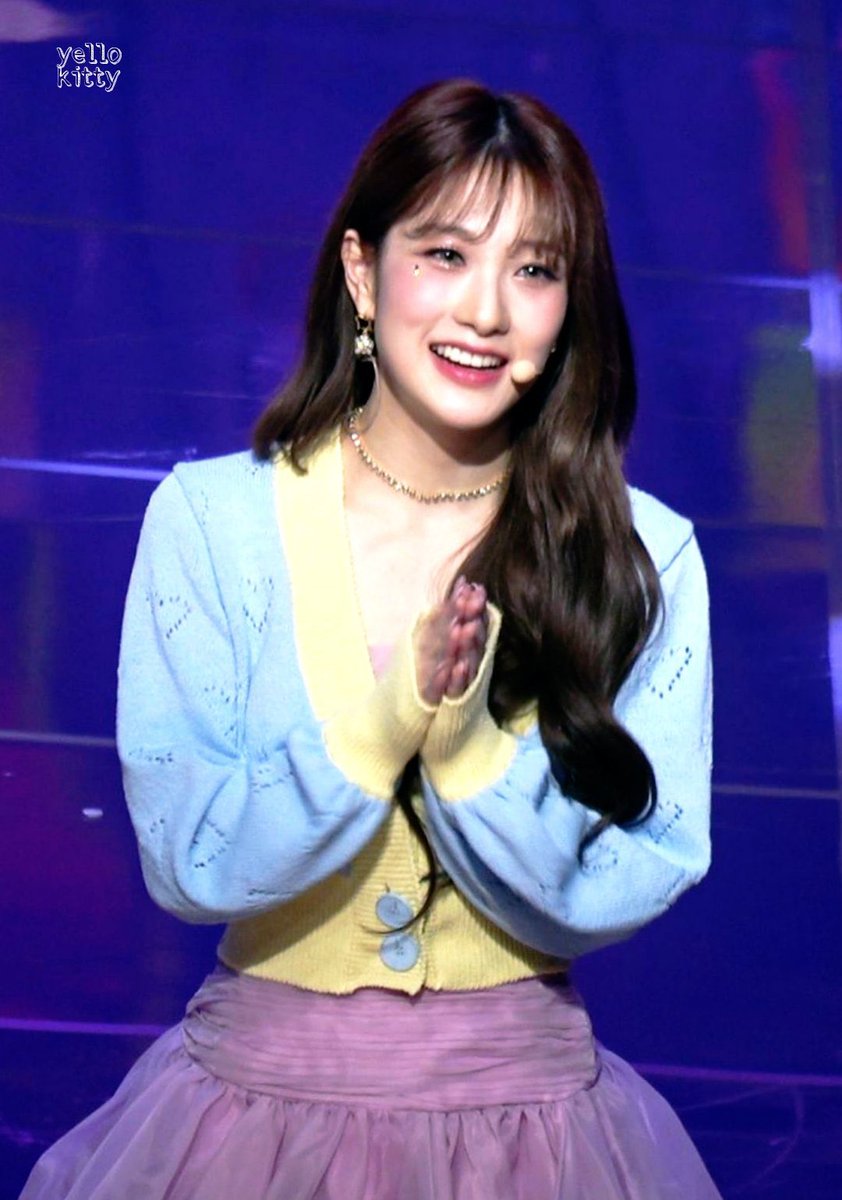 LEESEOYE0NS's tweet photo. #seoyeon #fromis_9 https://t.co/SrvU99U4T7