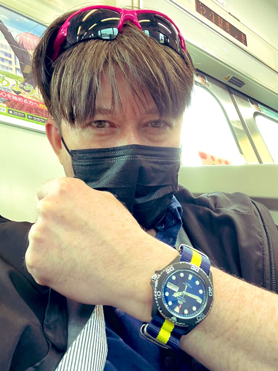 shinzenOKADA's tweet photo. 実は、今日はとーってもカジュアルだ。
だから時計も遊んでる。
#Orientwatch
#ray2blue
#FEELCYCLE
の後で、ブレザーを纏う気力も欠乏していたからとも…。(笑)
今日はカジュアルに
#rberry
#火曜BEAT
やらせて頂こうと。
まあ、いつもそうか。(笑) https://t.co/hLk3XAYWwA