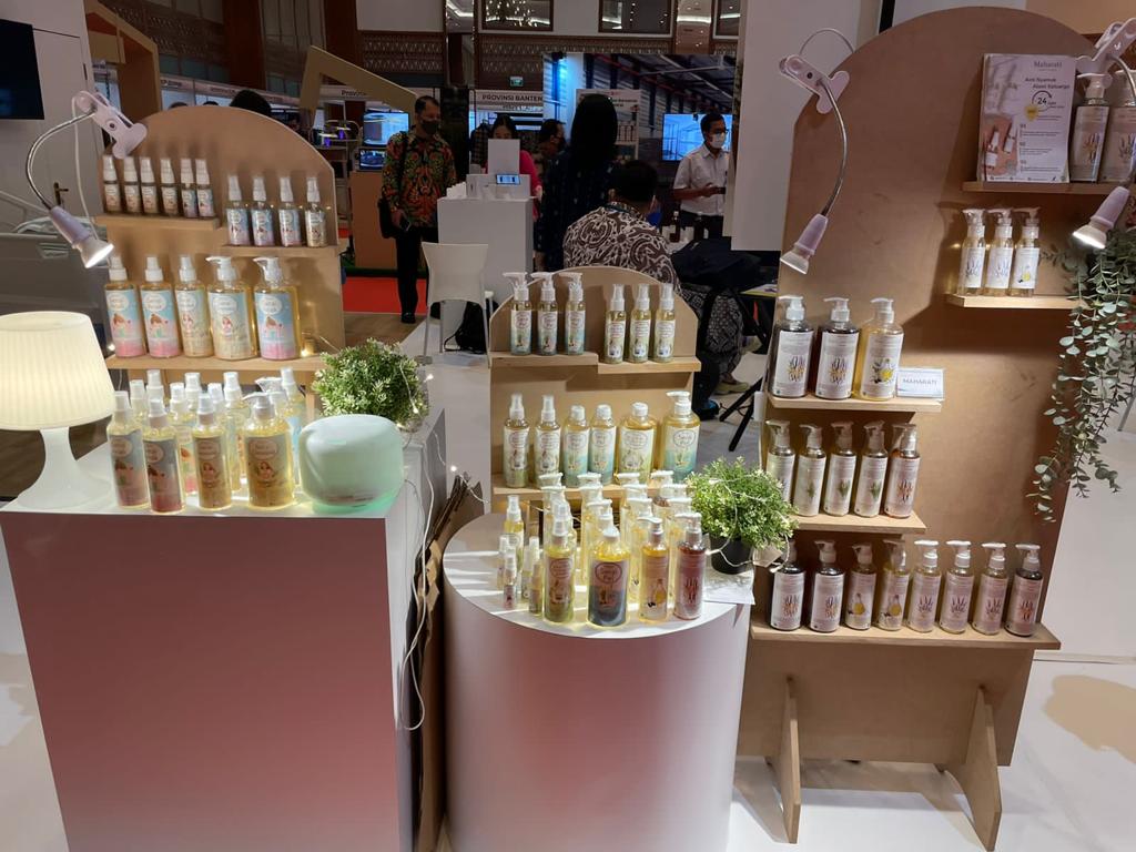 Kira-kira ini apa ya, parfum atau hand sanitizer??? 
#BanggaProdukUMKM 
#UMKMJadiPrioritas

Alat - UMKM