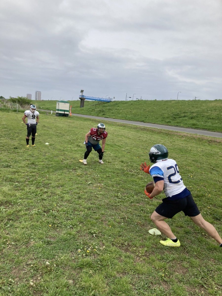 battlehawks1981's tweet photo. 4/24
参加人数が徐々に増えてできる練習が
多くなり活気を持ってきました！

バトルホークスは今年度も新規メンバー
を大募集しています！
興味のある方はぜひご連絡を！！
#アメフト #江戸川区 #小岩 #UFL https://t.co/THxVmXFuGo