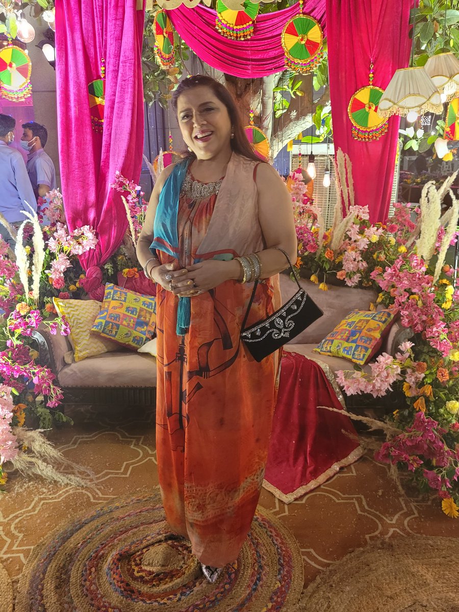 My Cousin's Mehndi Ceremony ...
Oh! It's so rejuvenating and reconnecting with your cousins & childhood buddies!!
.
.
#mehndiceremony❤️❤️ #mehndiceremony💞 #mehndiceremony☺️ #mehndiceremony💚  #Mehndi #mehndidesign #mehndioutfits #leavingtwitter #twitter