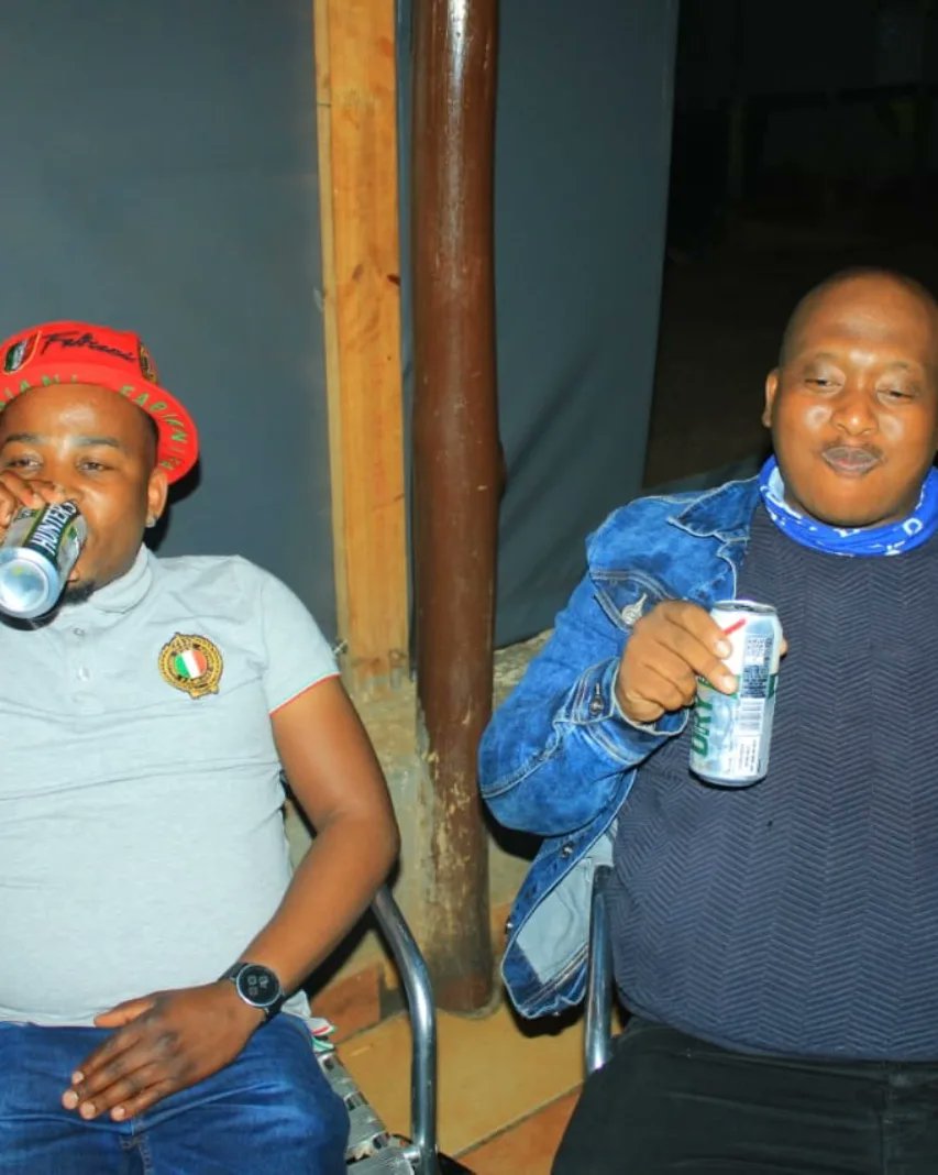 JackMakgabo's tweet photo. Since it's a lovely Tuesday allow me to choose Mmaphefo Makgabo, lebza and thizo for been such wonderful hosts. We had fun and I am looking forward to bringing down the house once more #nonepoeticthoughts #theoreticalthoughts #life https://t.co/XZsxXlqaj8