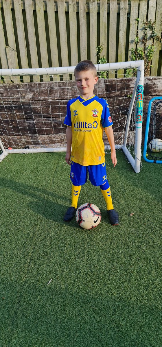 andrewlarder's tweet photo. @Prowsey16 a very happy Oscar, now wearing the shirt off his hero! 💪🙏🙏 https://t.co/OGpluPp5cD