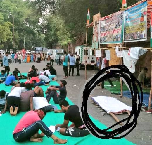 arunvakilsahab's tweet photo. देखिए नए भारत में क्या दिन आ गए हैं बेरोजगार युवा अपनी अर्थी साथ रख कर रोजगार की गुहार लगा रहा है

युवा भारत मौत के मुहाने पर खड़ा है और सरकार चैन से सो रही है
😡

#SSCGD18
#SSCGD18_Joining_Do

@narendramodi @AmitShah  @PIBHomeAffairs https://t.co/47LKHdONhg