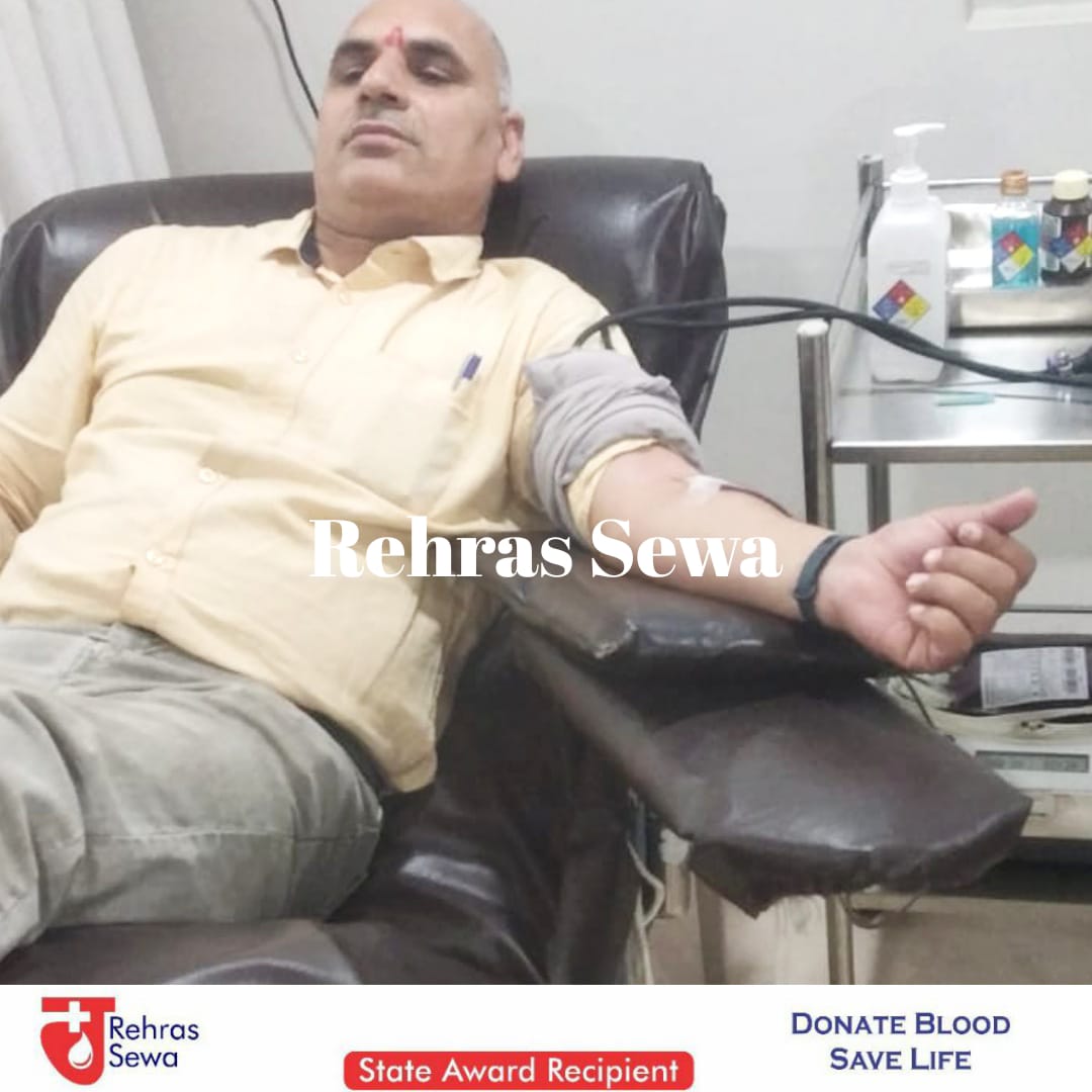 rehras_sewa's tweet photo. Service to others is the rent you pay for your room here on earth.
Service is to donate blood and save lives!
Thanks to #Barij Mohan ji who donated blood at SPS Hospital.
May God Bless Him😇 https://t.co/AgMSFJEOpZ