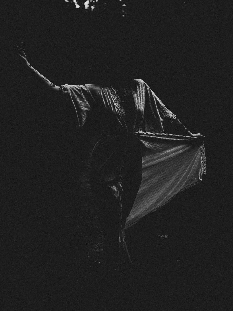 FerryOlivia's tweet photo. WITCH DANCE.
#LUMIX #photography #photo #witch #witchdance #shoot #shooting #lumixgx9 #bnwphotography #bnw https://t.co/Bb68gJGQjH