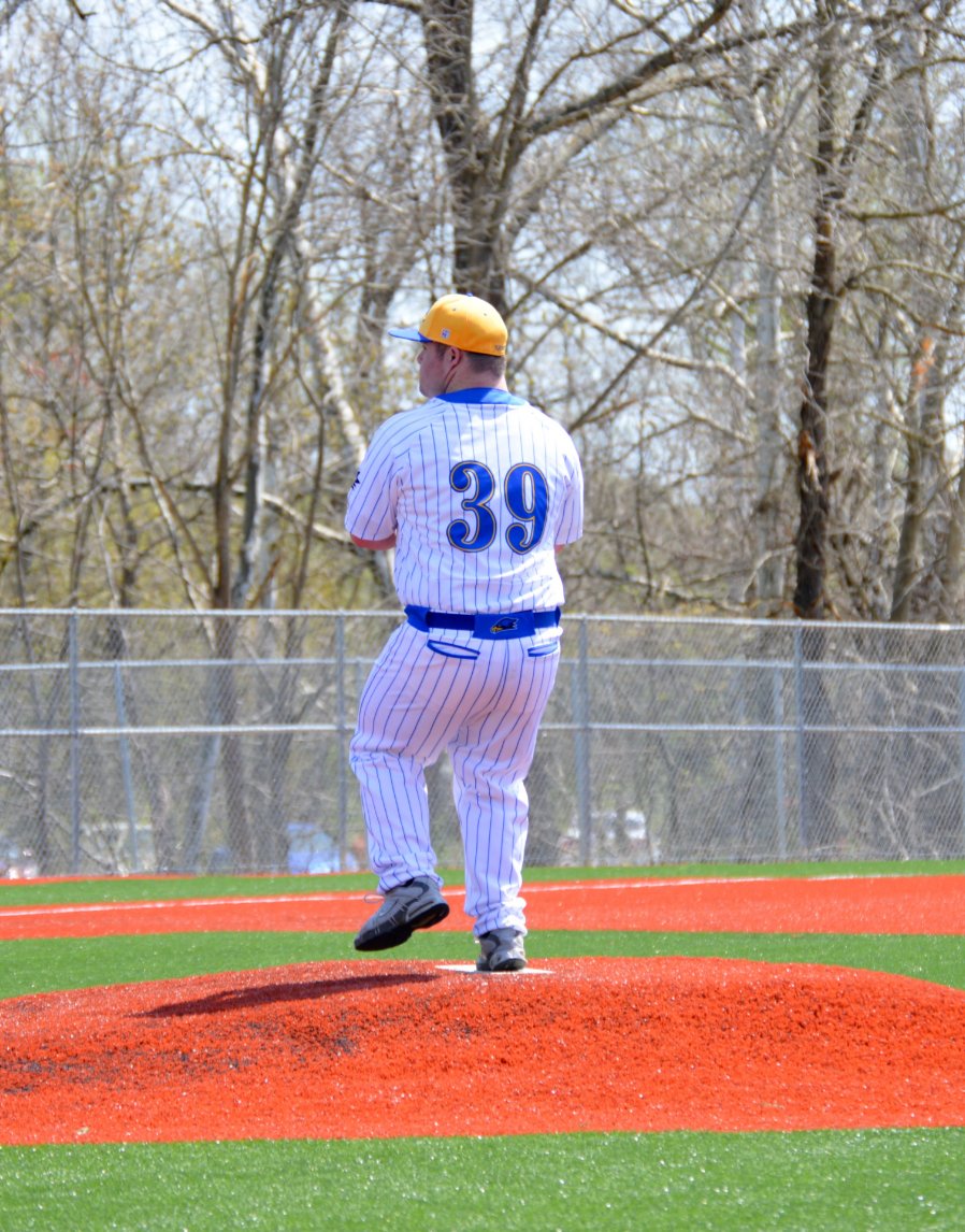 MariCoxYCSD's tweet photo. @CadenCox21 had the honor of throwing out the first pitch at the Hocking Hawks vs Terra Titans game.
#kickindownbarriers
#inclusion
#somethingextra
#amatuerathlete

Follow his journey on IG @kickinitwithcaden https://t.co/ml456KubRW