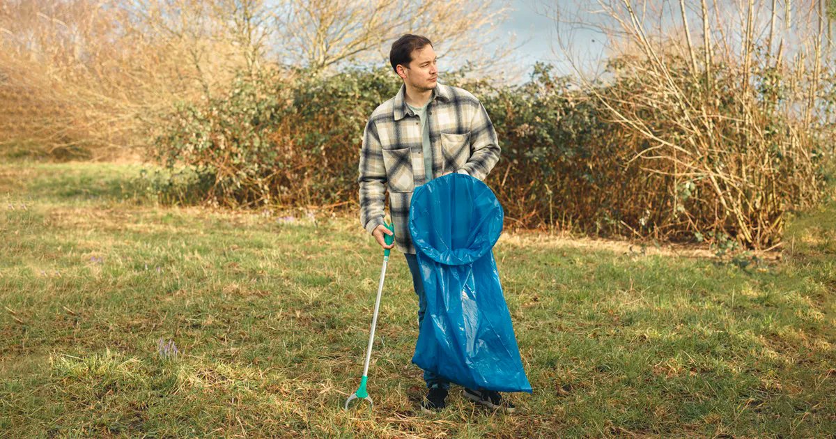 Waarom thuis afval scheiden? Simpel niet alle soorten afval kan je makkelijk uit het restafval halen. Als je kijkt naar papier, textiel, GFT en glas dat wordt nat en vies waardoor ze niet recyclebaar meer zijn. Thuis afvalscheiding is dus zeker belangrijk!