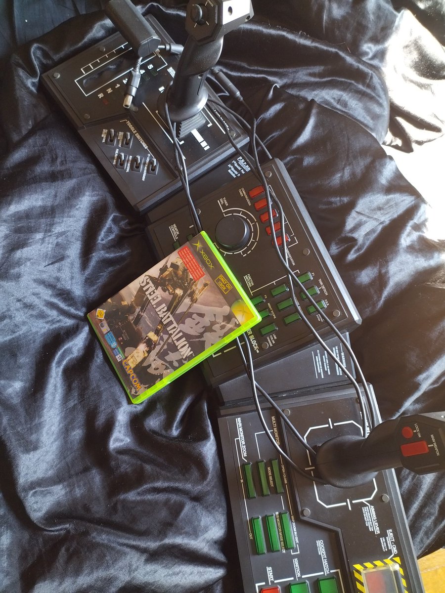 MaS4sH1's tweet photo. @imaenith I have Steel Battalion, my younger self has nothing more to say. https://t.co/FNzE60eBMM