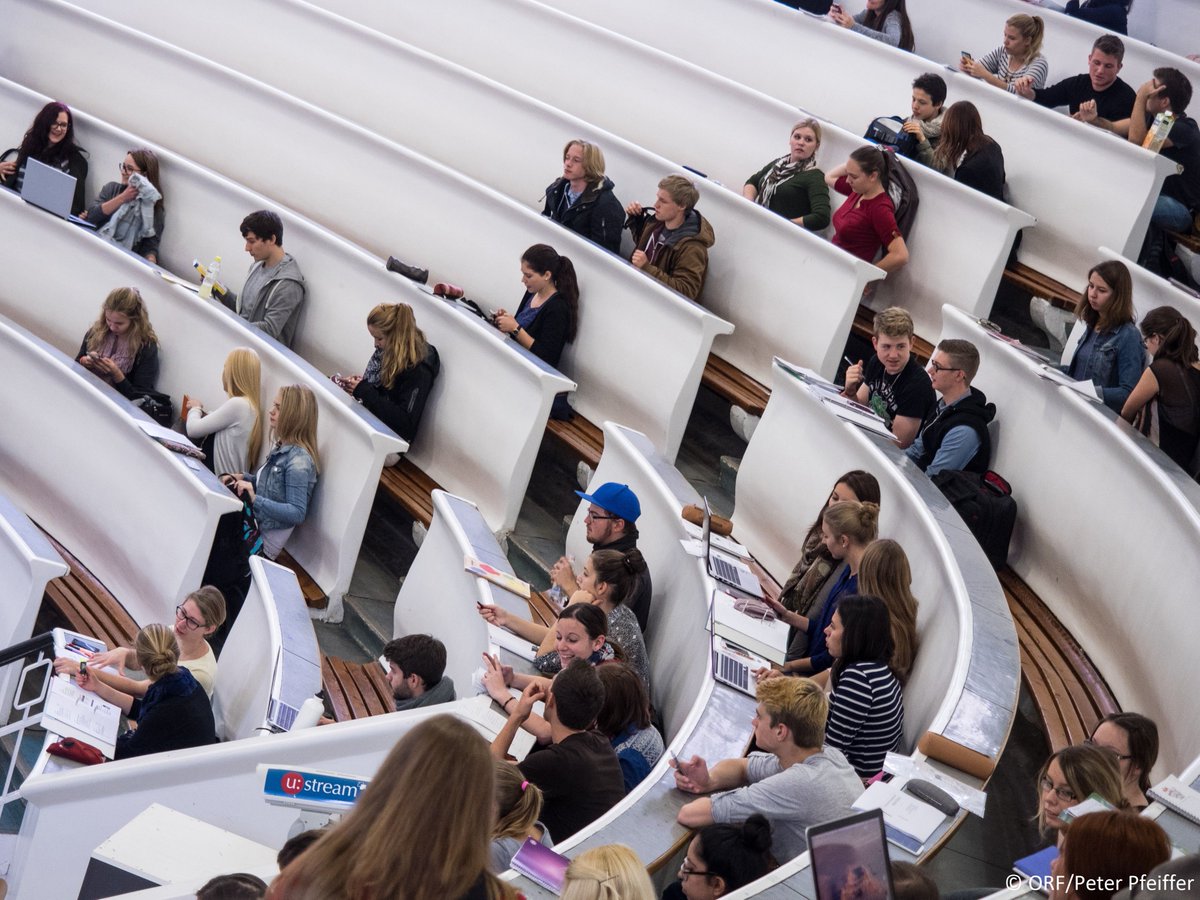 oe1journale's tweet photo. Die #Studienbeihilfe wird erhöht: Ab September soll es um 8,5 % bis 12 % mehr Unterstützung für Studierende geben. Zudem wird das System reformiert und die Altersgrenzen für den Bezug werden um drei Jahre angehoben. @eva_haslinger mit den Details ▶️https://t.co/2RUATkT2CV https://t.co/peanoGLSMp