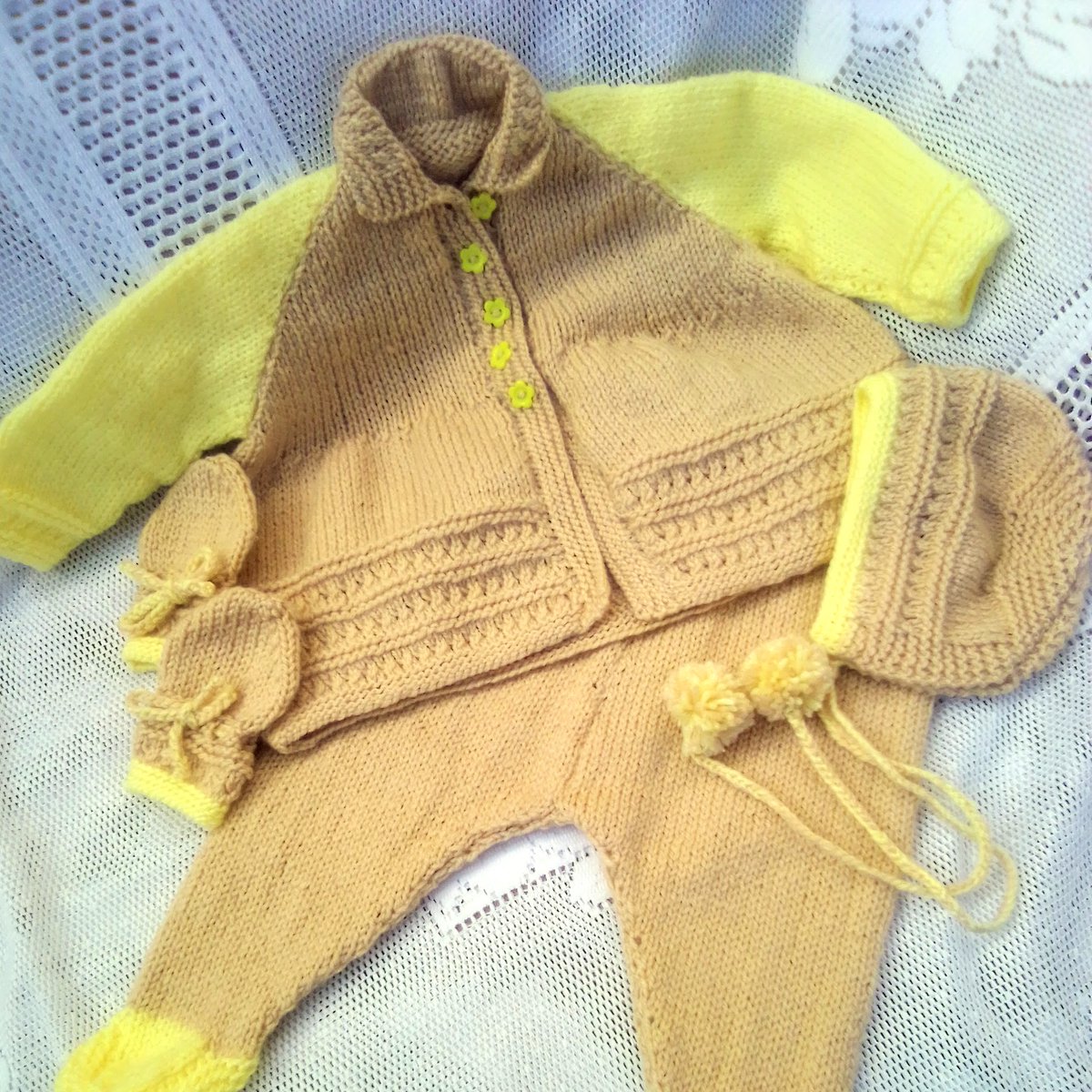sonicpollyr's tweet photo. New arrival to Creations for Tiny Tots 4 Piece Pram Set for a Boy or Girl available in colours shown in a 16" chest or can be made in a size & colour of your choice. Price from £22.50 + P&P for 14" chest. https://t.co/ic0lGycImc #newonfolksy #creationsfortinytots #pramset #outfit https://t.co/MnQTlCzIcH