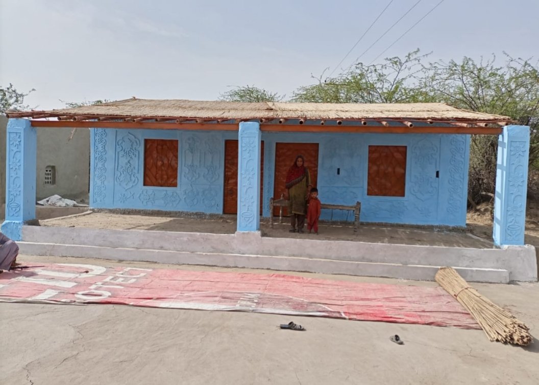 zulfiqarkunbhar's tweet photo. 30 landlords in Sindh’s Badin have donated lands to women farmers (including non-Muslims) to build 500 houses with ownership rights. Under the Low-Cost Houses program, the Sindh government pays each beneficiary PKR 165000 for home construction.
My latest: https://t.co/xZbfNNbRuP https://t.co/fQRxjSFpcZ