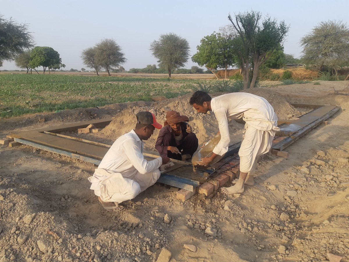 zulfiqarkunbhar's tweet photo. 30 landlords in Sindh’s Badin have donated lands to women farmers (including non-Muslims) to build 500 houses with ownership rights. Under the Low-Cost Houses program, the Sindh government pays each beneficiary PKR 165000 for home construction.
My latest: https://t.co/xZbfNNbRuP https://t.co/fQRxjSFpcZ