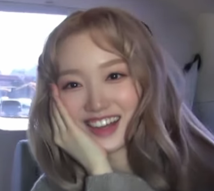 chaejicheji's tweet photo. going thru it. https://t.co/EtUEhc90xb