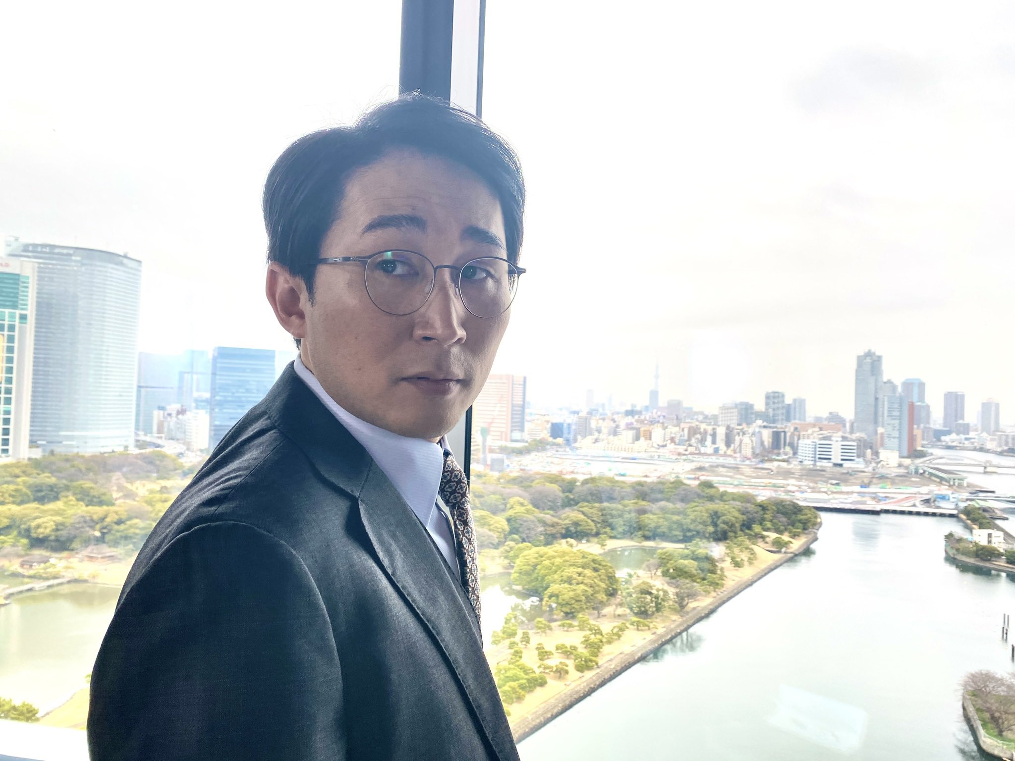 未公開映像付きparaviスペシャル版配信中 公式 Tbs火曜ドラマ 持続可能な恋ですか 今夜10時じぞ恋第2話 持続可能な恋ですか 第2話放送まであと3時間を切りました 今回は シソンヌじろう さんがゲスト出演 撮影時 じろうさんは