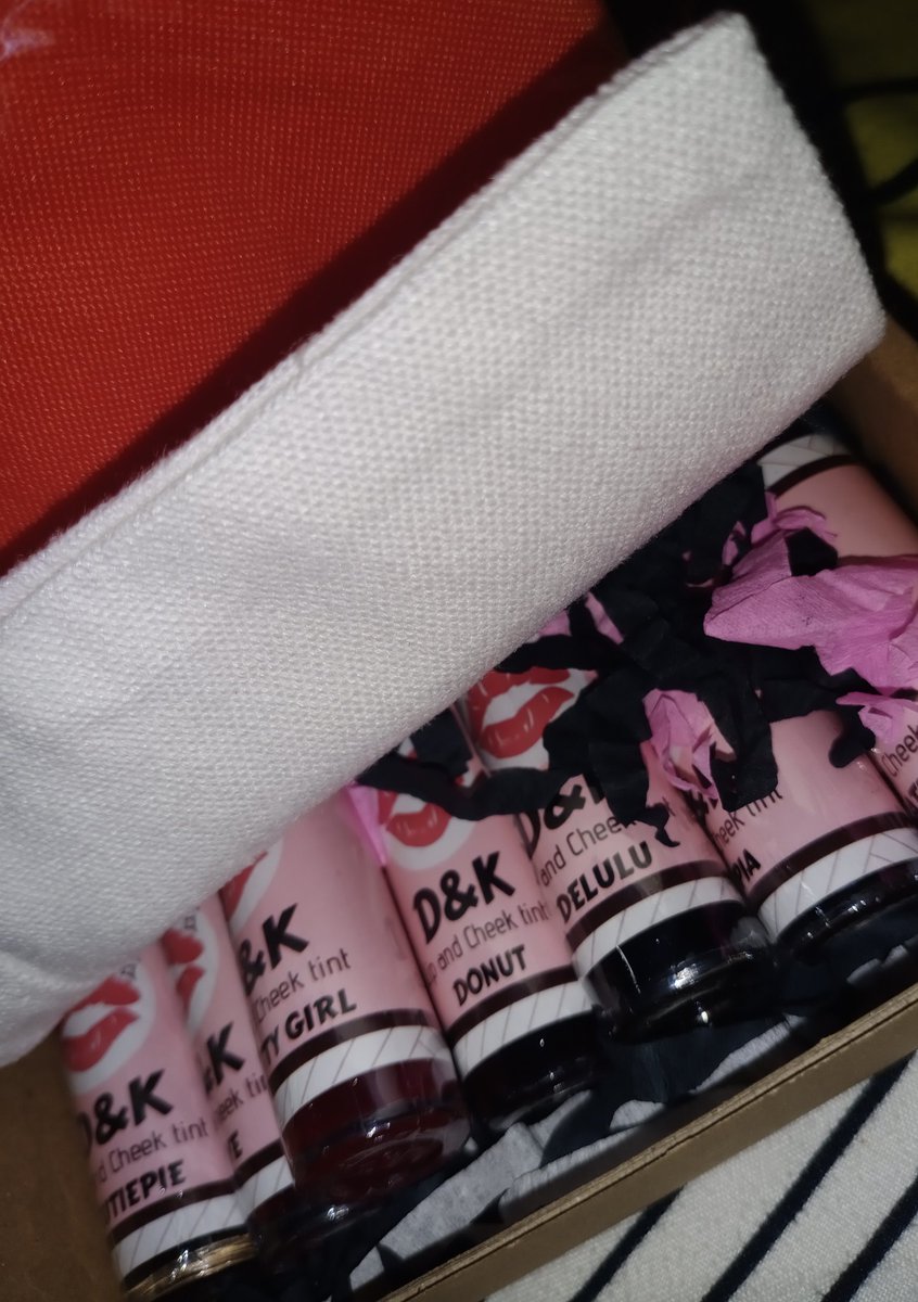 dandkmerch's tweet photo. π₯°
#DonKiss | #DonKissFam
#DandKMerch https://t.co/mCamgoCZa7