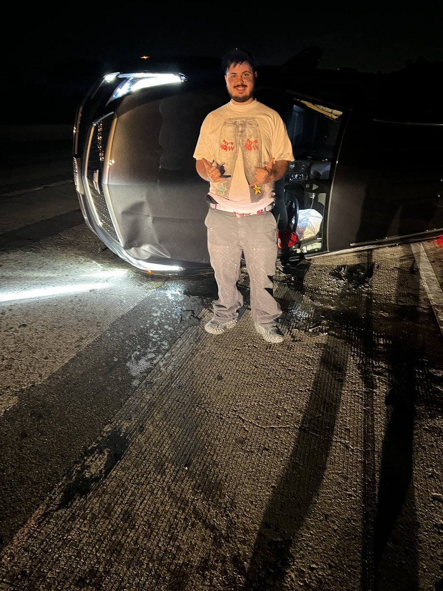 asspizza's tweet photo. forgot how to drive https://t.co/QgpahoPtqj