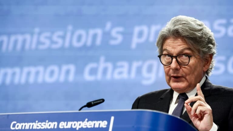 BFMTV's tweet photo. Thierry Breton prévient que Twitter, racheté par Elon Musk, devra se plier aux règles de l'UE
https://t.co/ciwoQ4RTpl https://t.co/hj8pHPqwdG