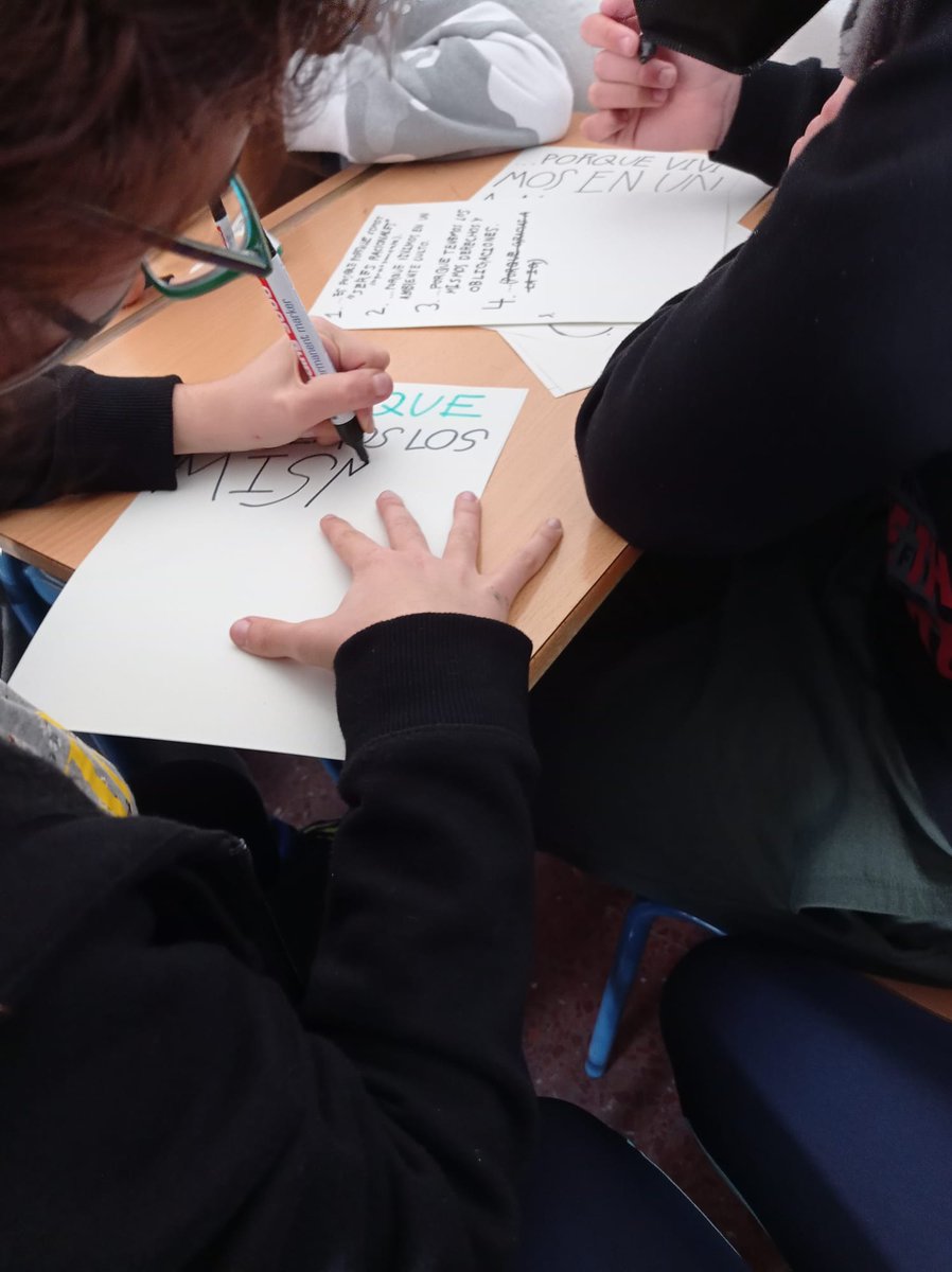 formaJColegial's tweet photo. Nuevo taller impartido por las trabajadoras sociales de @SaludNorteMalag al alumnado de 4º ESO del @IColegiales dentro del programa @ProEdSaludable Mil gracias por vuestra colaboración. https://t.co/pxfbHP54Ty