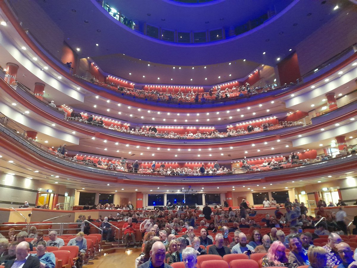 hannoncom's tweet image. Amazing gig from the boys last night in #Birmingham Felt like they&apos;d never been away.. ❤🧔🥳😎❤ @divinecomedyhq Plus bumped into @SuziJHill who I hadn&apos;t seen in over 20yrs!! #TDCmakingfriendssincethe90s @simonlittle @Tweller693 @toshflood @andrew_skeet @ianaccordion #neiler❤