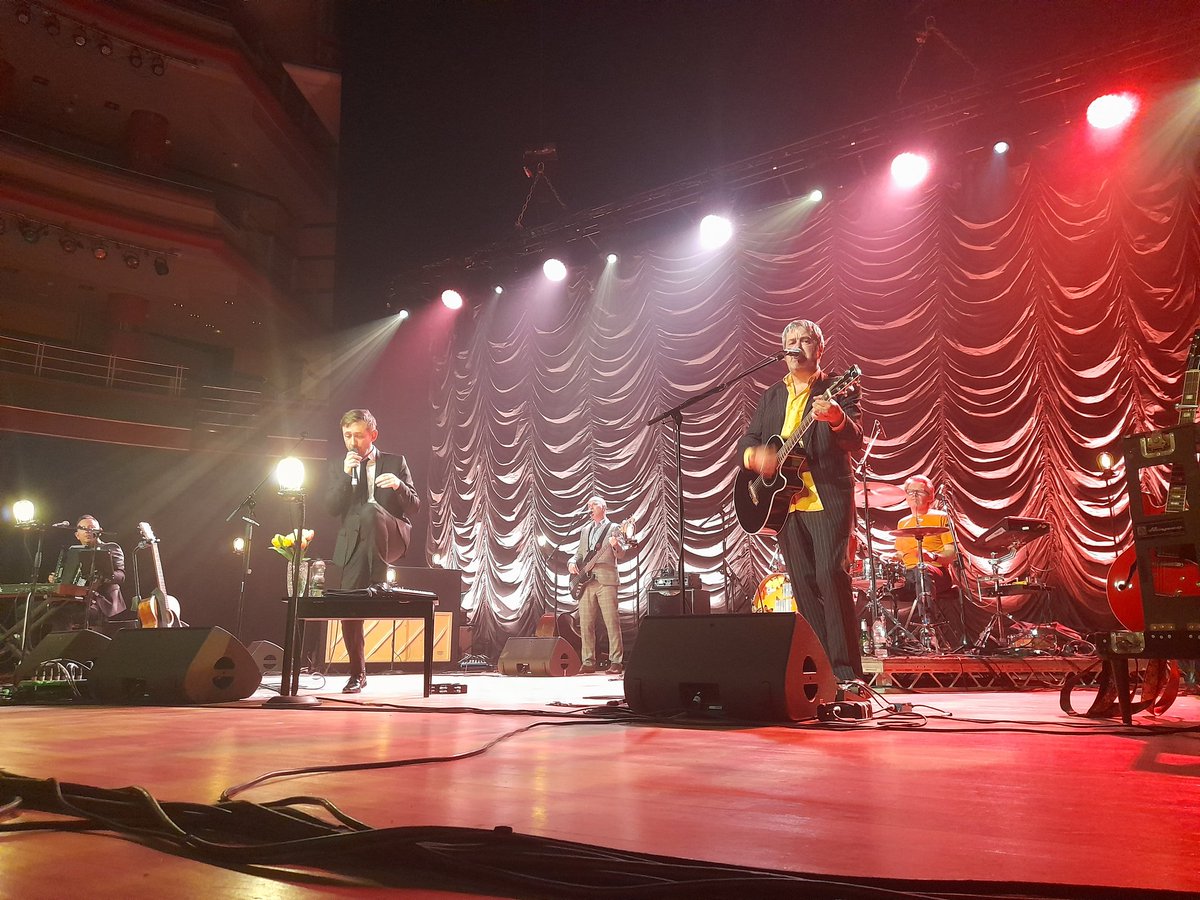 hannoncom's tweet image. Amazing gig from the boys last night in #Birmingham Felt like they&apos;d never been away.. ❤🧔🥳😎❤ @divinecomedyhq Plus bumped into @SuziJHill who I hadn&apos;t seen in over 20yrs!! #TDCmakingfriendssincethe90s @simonlittle @Tweller693 @toshflood @andrew_skeet @ianaccordion #neiler❤